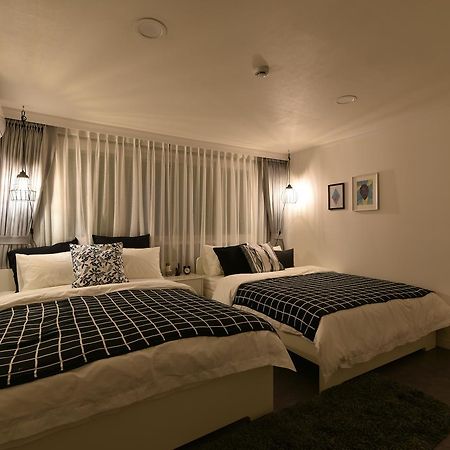 Отель Mono House Hongdae 5 Сеул Экстерьер фото