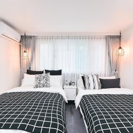 Отель Mono House Hongdae 5 Сеул Экстерьер фото