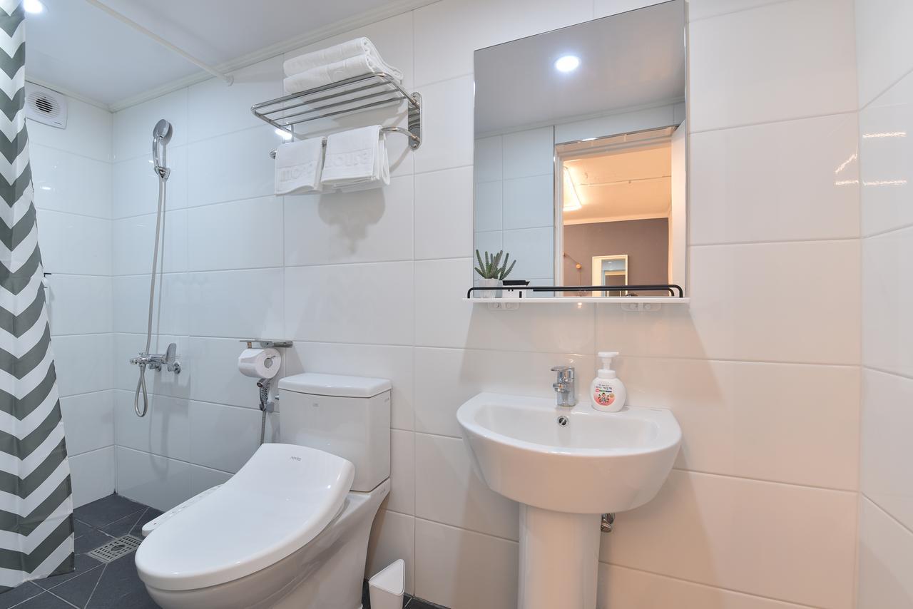 Отель Mono House Hongdae 5 Сеул Экстерьер фото