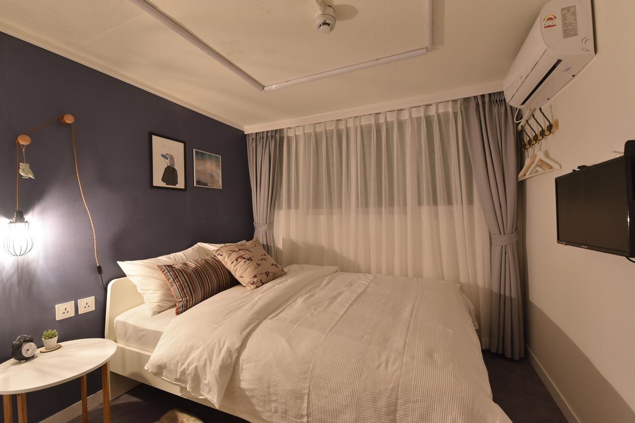 Отель Mono House Hongdae 5 Сеул Экстерьер фото