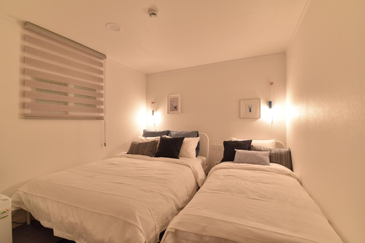 Отель Mono House Hongdae 5 Сеул Экстерьер фото