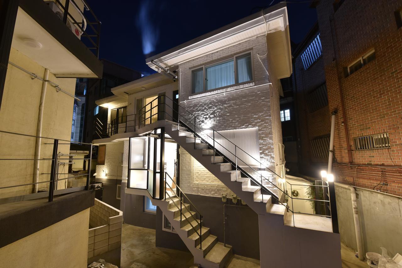 Отель Mono House Hongdae 5 Сеул Экстерьер фото