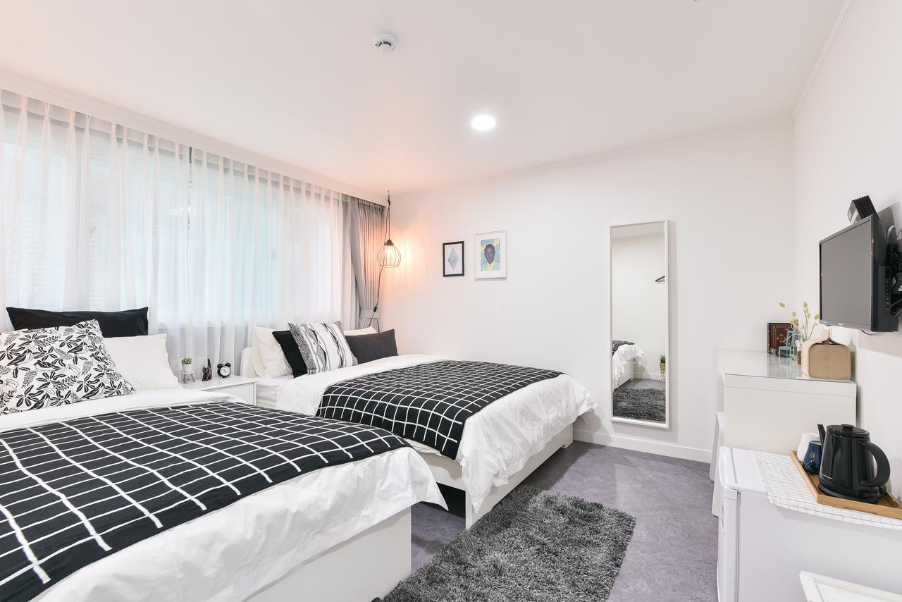 Отель Mono House Hongdae 5 Сеул Экстерьер фото