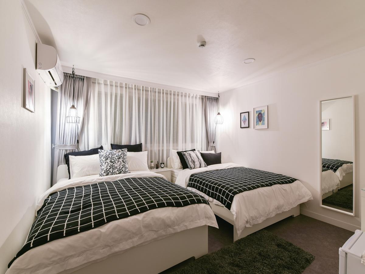 Отель Mono House Hongdae 5 Сеул Экстерьер фото