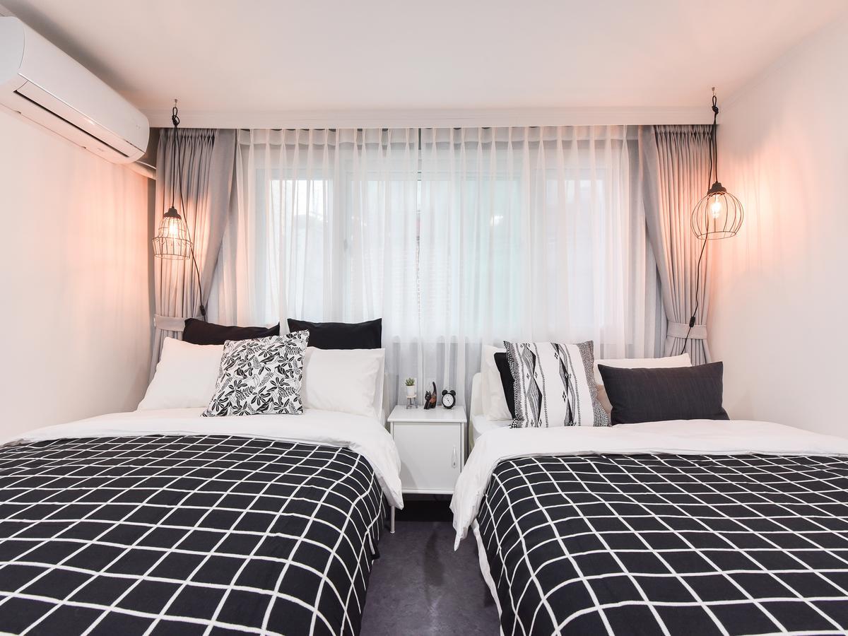 Отель Mono House Hongdae 5 Сеул Экстерьер фото