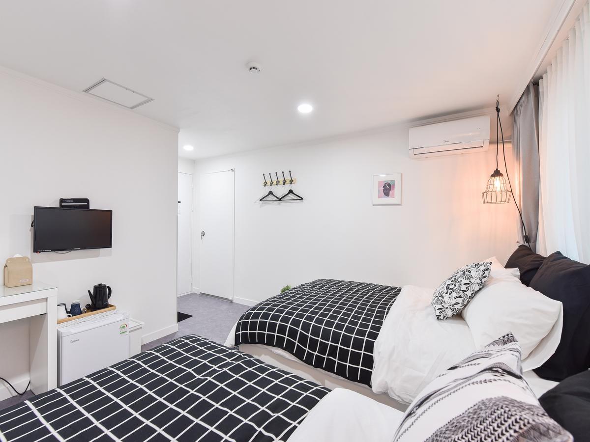 Отель Mono House Hongdae 5 Сеул Экстерьер фото
